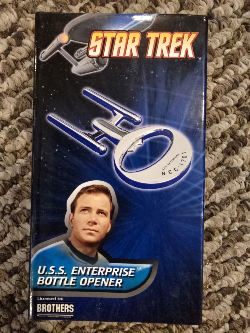 Star Trek U.S.S. Discovery NCC-1031 Pizza Cutter - Silver And Bottle Opener - Picture 2 of 4